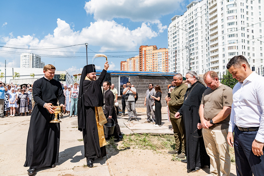 Освящение крестов для строящегося Никольского храма в микрорайоне Кузнечики города Подольска